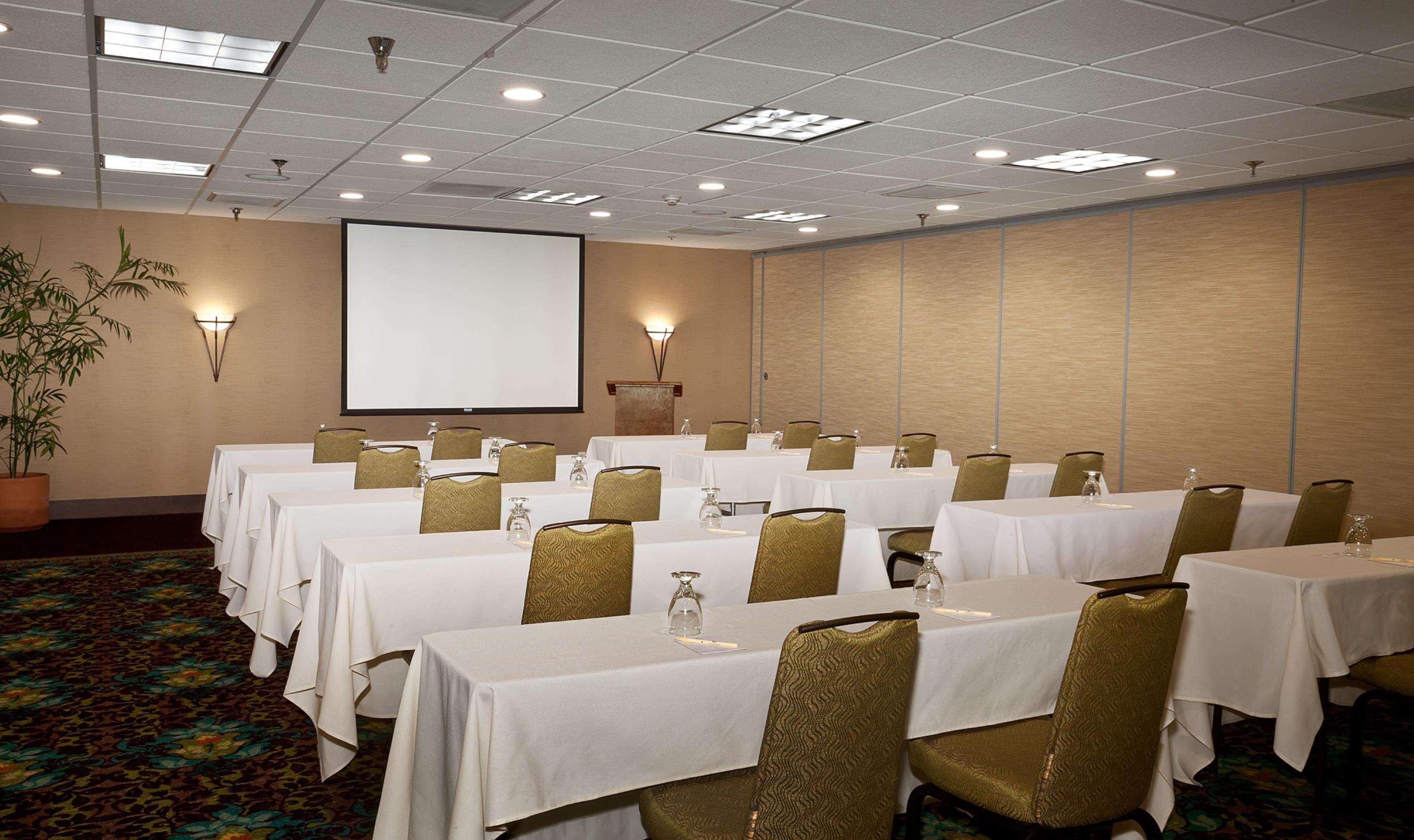 Doubletree By Hilton Santa Fe Hotel Business photo